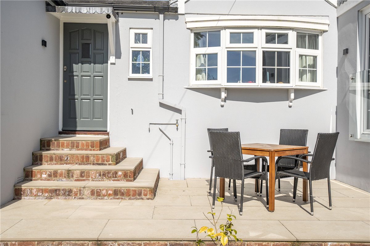 3 bedroom House, East Street, Hambledon, PO7 - Sold, Image 2