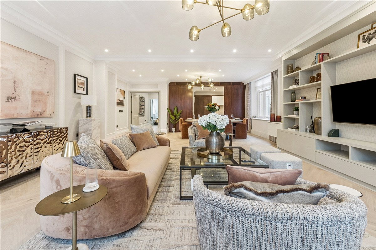 3 bedroom Maisonette, Stratton Street, Mayfair, W1J - Available, Image 3