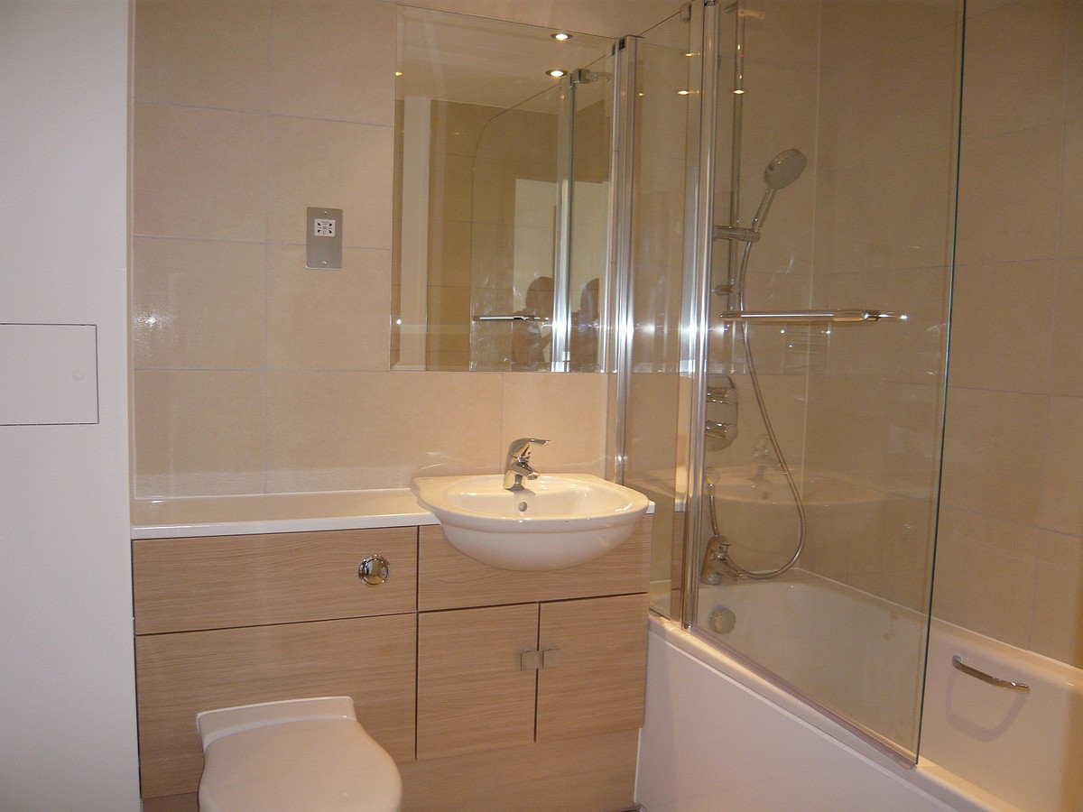 2 bedroom Flat, Park Way, Newbury, RG14 - , Image 6