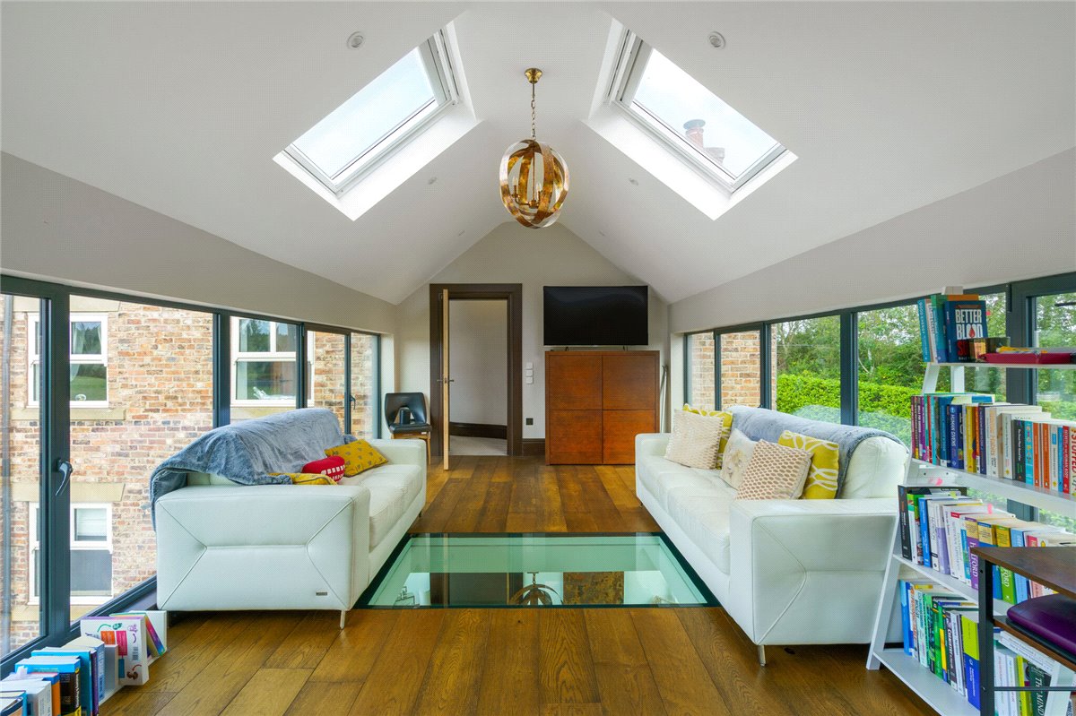 6 Bedroom Single Family Home/House's Image 13