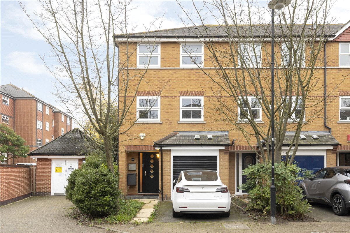 5 bedroom House, Elderfield Place, Heritage Park/Tooting Bec, SW17 - Sold
