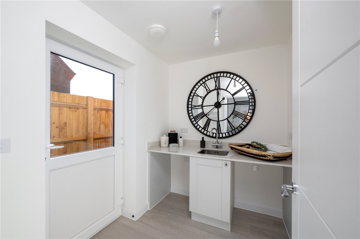 4 bedroom House, Princess Gardens, Bishops Green, RG20 - Available, Image 2