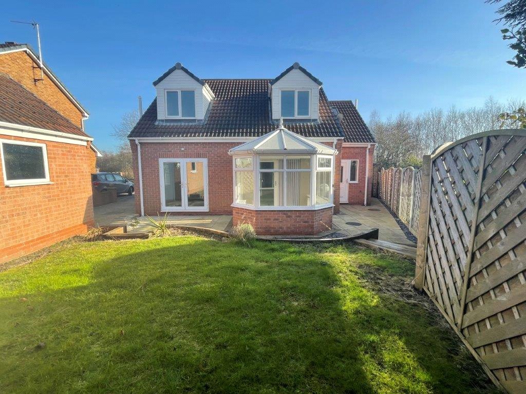 3 bedroom House, Sherbourne Avenue, Bramley, S66 - Available