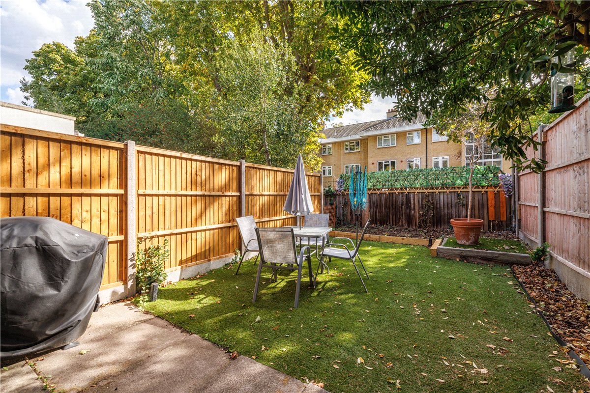 3 bedroom House, King Charles Walk, London, SW19 - Available, Image 2