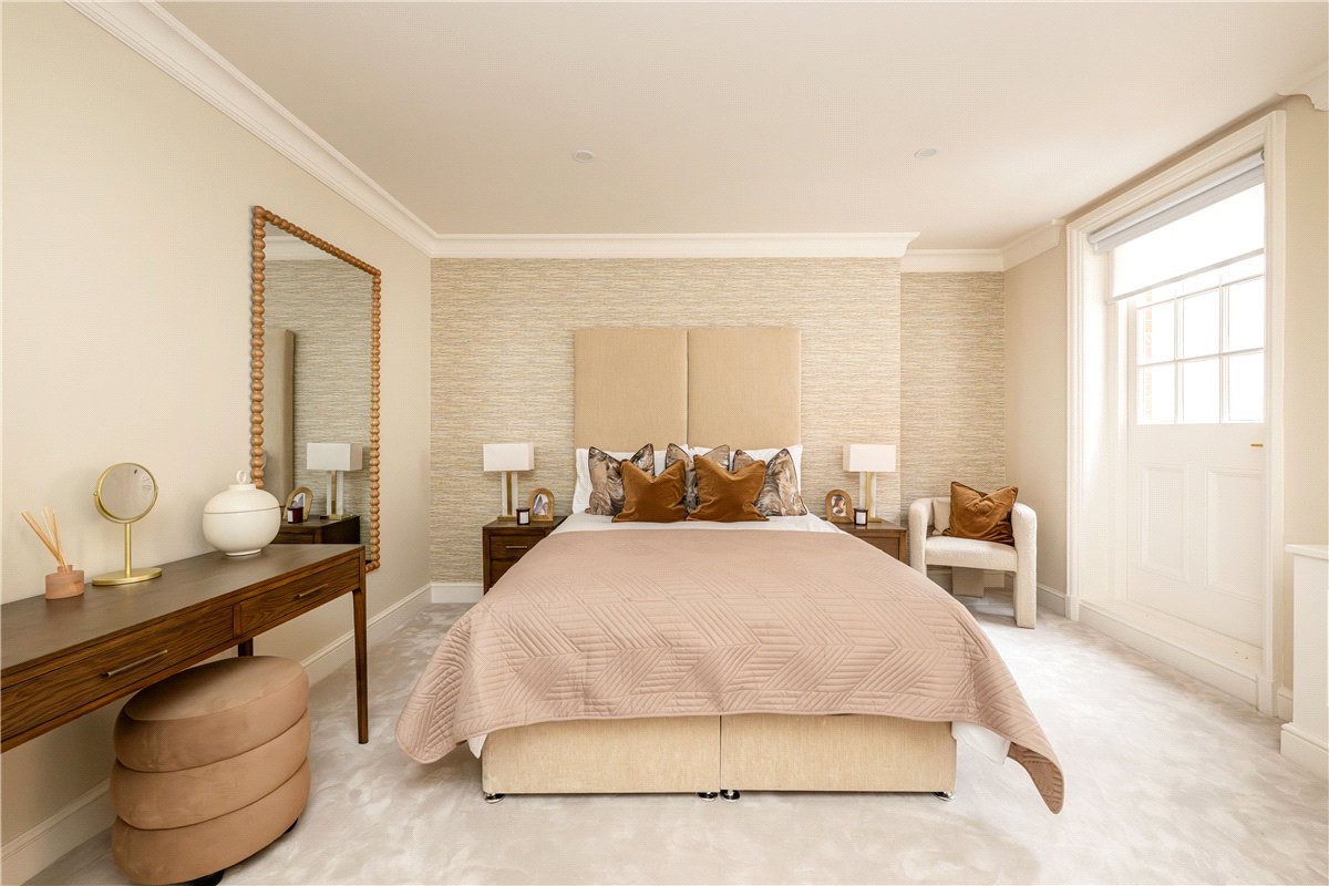 3 bedroom House, Woods Mews, Mayfair, W1K - Available, Image 10