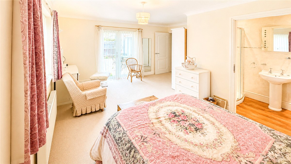 4 bedroom Bungalow, High Street, Longstanton, CB24 - Available, Image 7