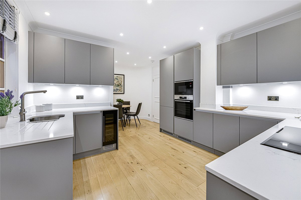 4 bedroom Flat, Grosvenor Square, Mayfair, W1K - Available, Image 15