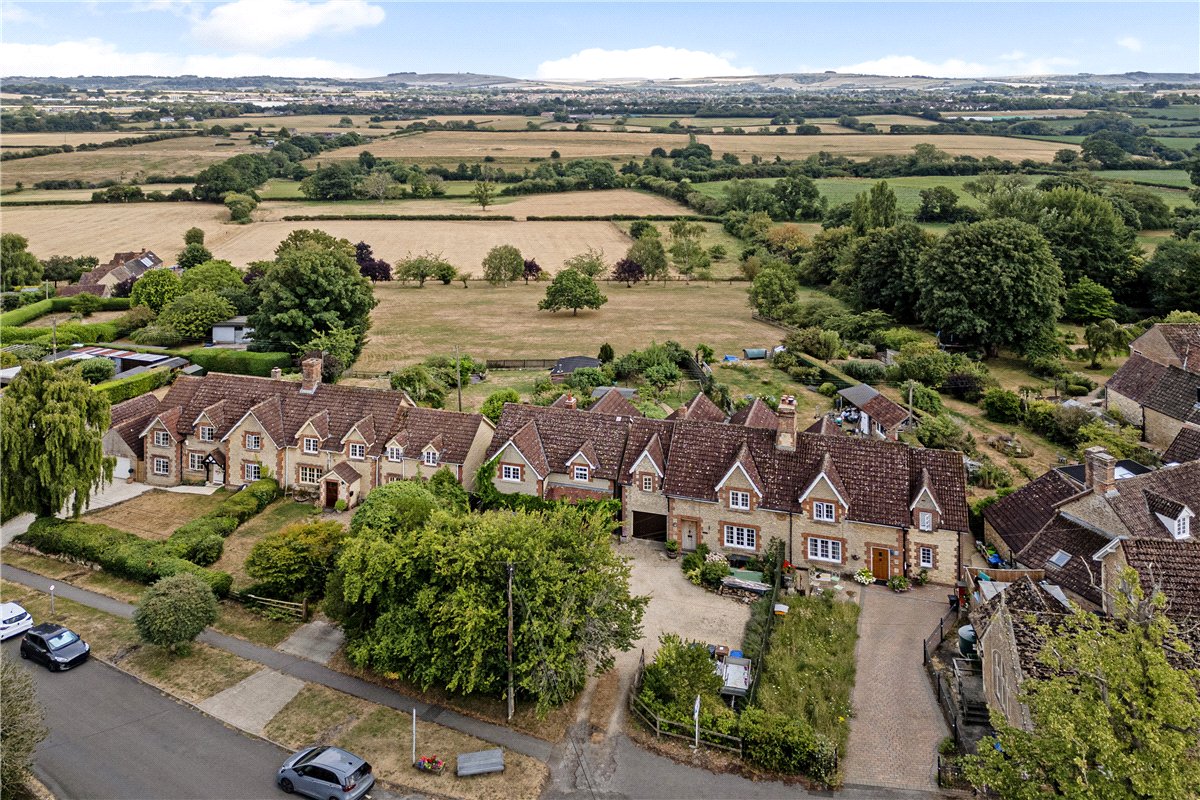 4 bedroom House, Bremhill, Calne, SN11 - Available, Image 1