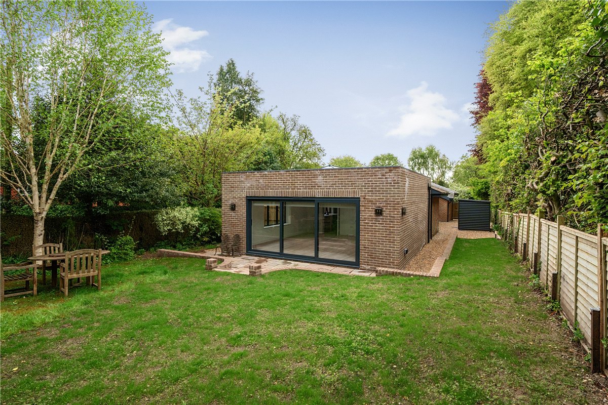 3 bedroom Bungalow, Cardigan Road, Marlborough, SN8 - Available