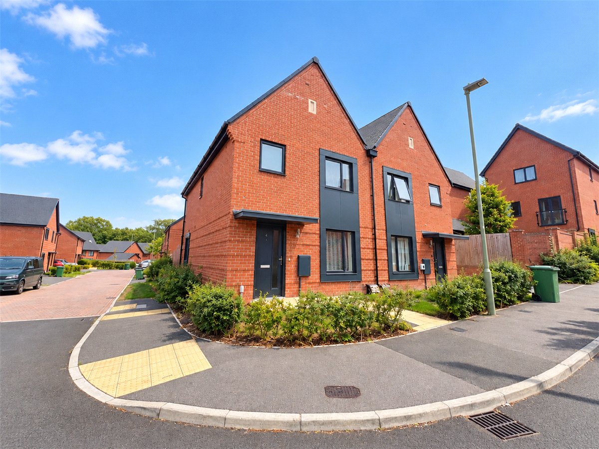 3 bedroom House, Stonyfield Road, Whiteley, PO15 - 