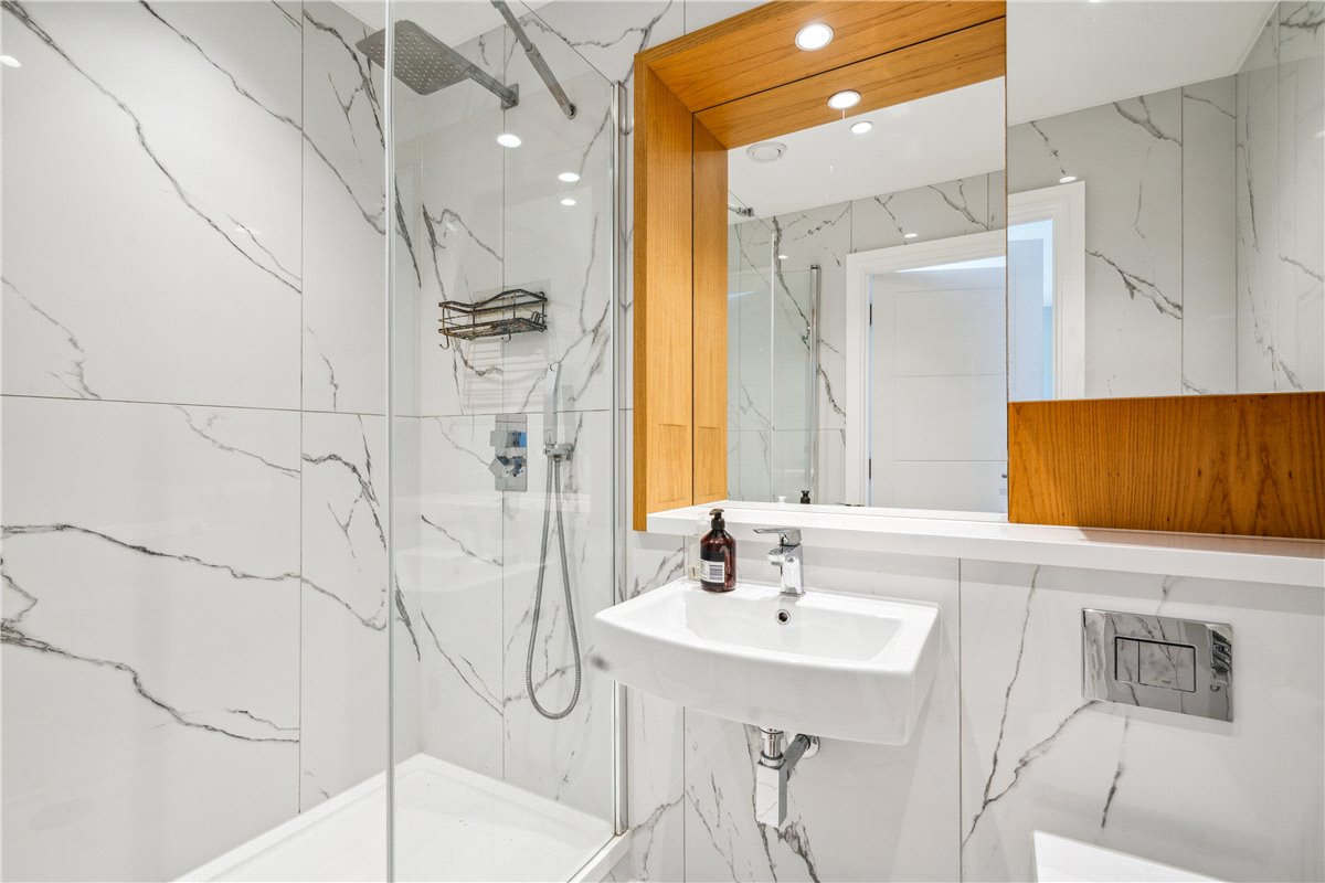 2 bedroom Flat, Greyhound Parade, London, SW17 - , Image 7