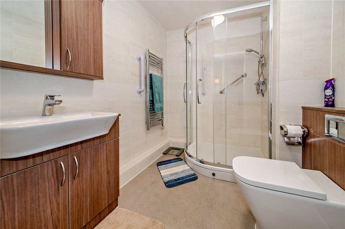 2 bedroom Flat, West Street, Newbury, RG14 - Available, Image 4