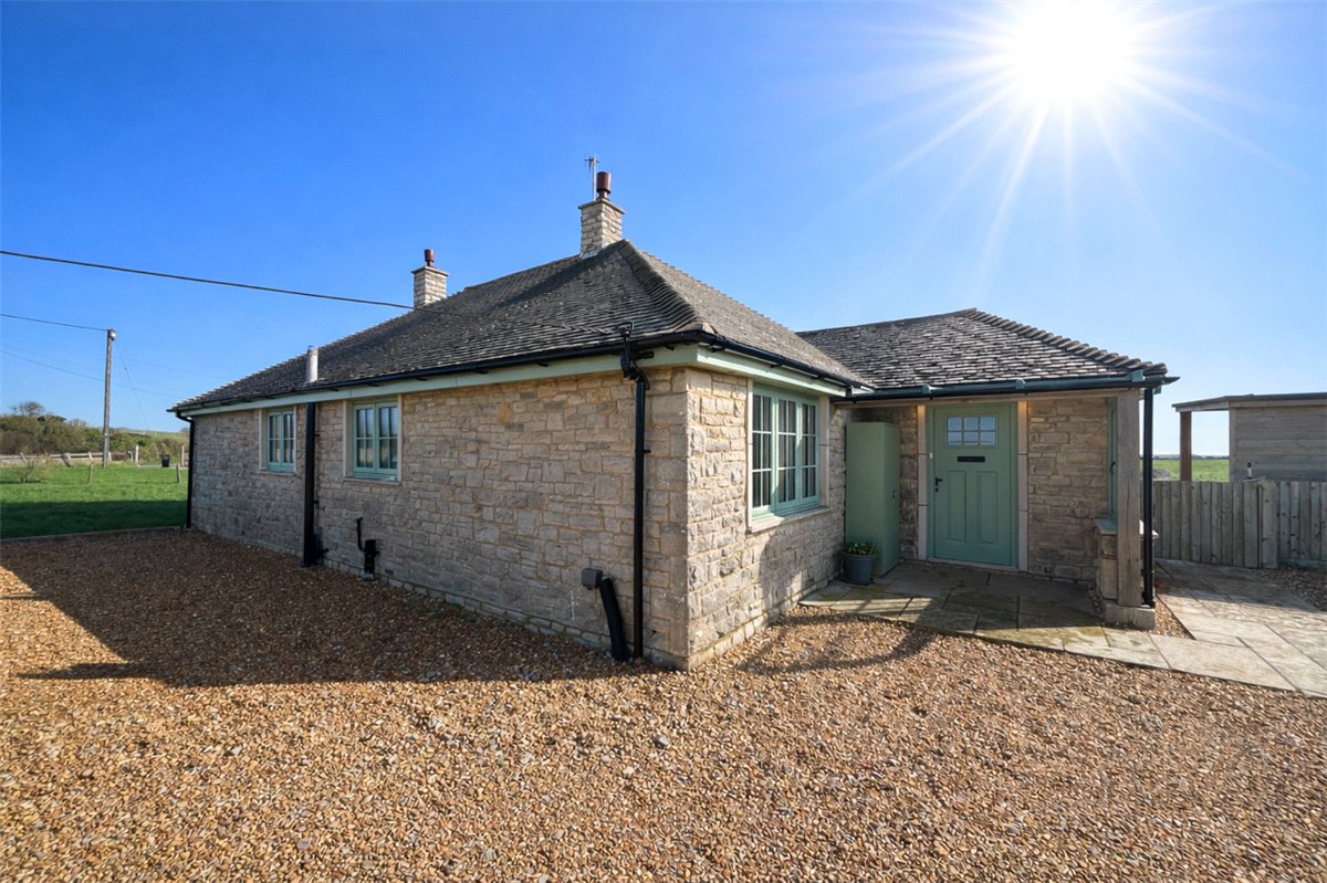3 bedroom Bungalow, Worth Matravers, Swanage, BH19 - Available
