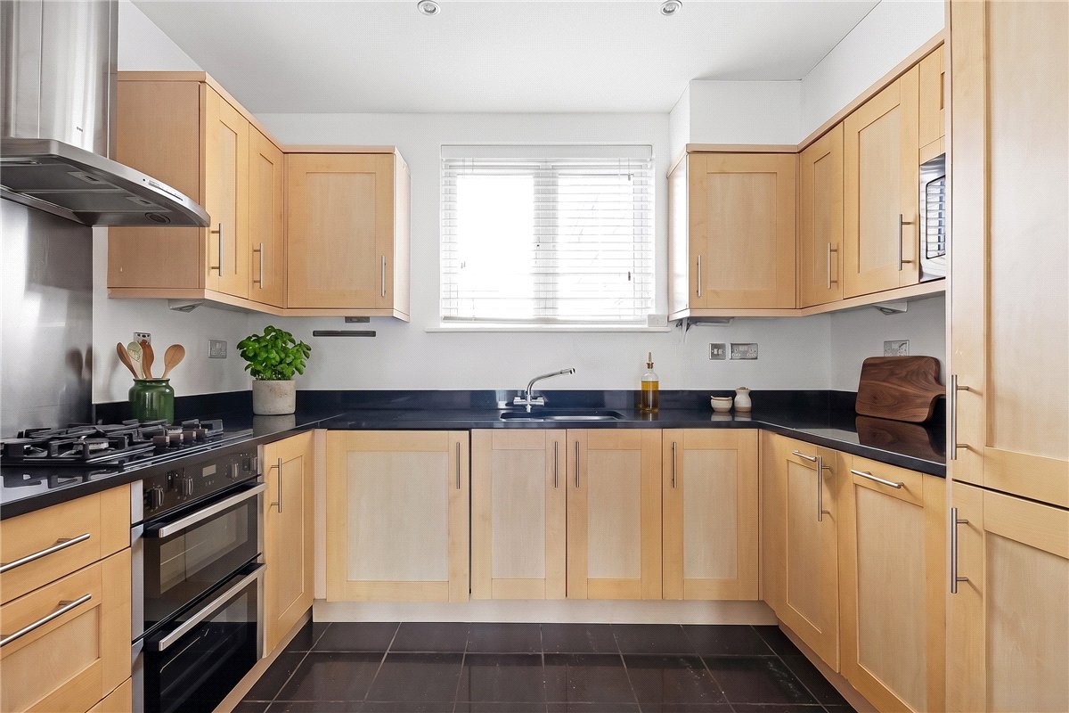 2 bedroom Flat, Pavilion Square, London, SW17 - Available, Image 2