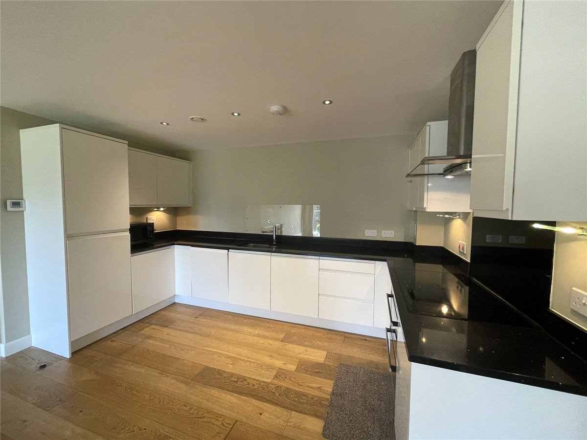2 bedroom Flat, Racecourse Road, Newbury, RG14 - Let Agreed, Image 3