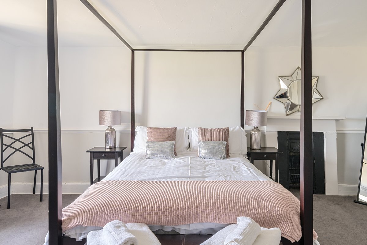 8 bedroom House, High Street, Swanage, BH19 - Available, Image 14