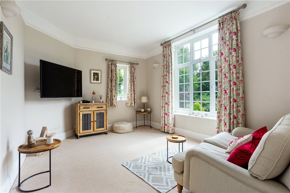 6 bedroom House, Bath Road, Marlborough, SN8 - Available, Image 11