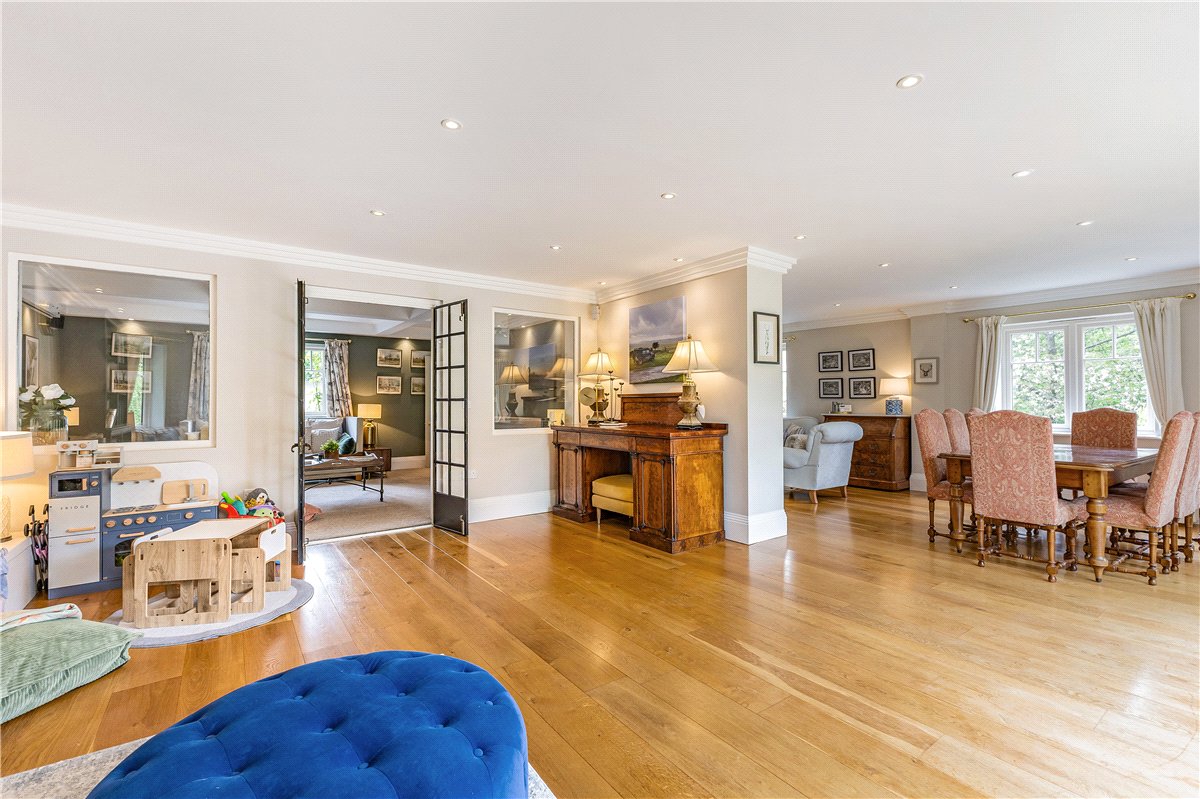5 bedroom House, The Fairway, Devizes, SN10 - Available, Image 9