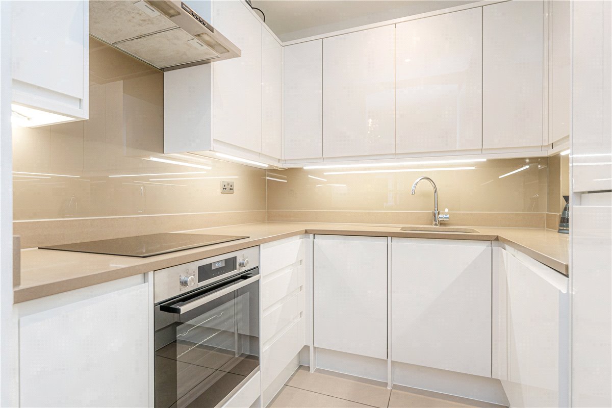 2 bedroom Flat, Park Street, Mayfair, W1K - Available, Image 4