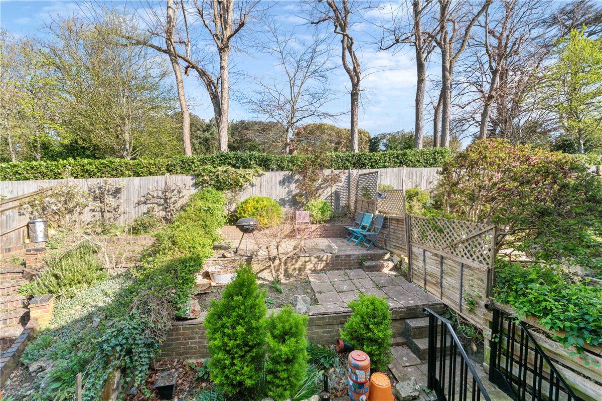 3 bedroom House, Heights Close, Hillview, SW20 - Sold, Image 2