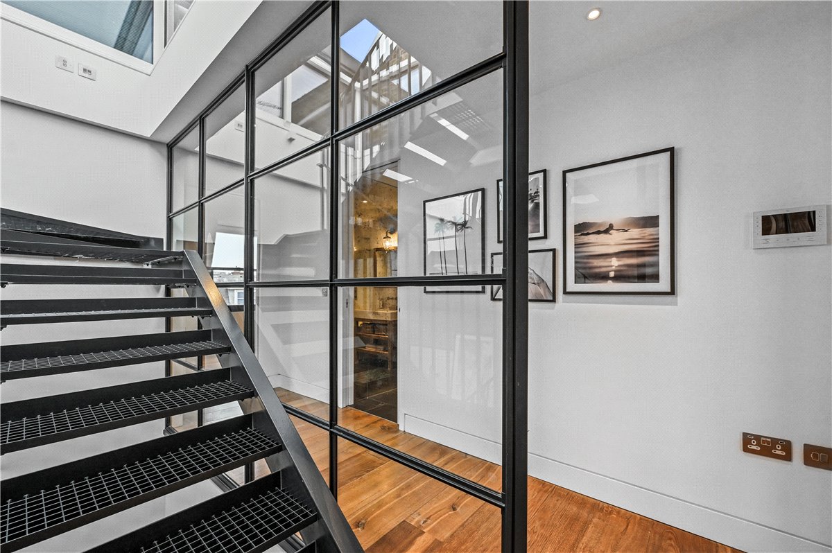 2 bedroom Flat, Great Titchfield Street, London, W1W - , Image 4