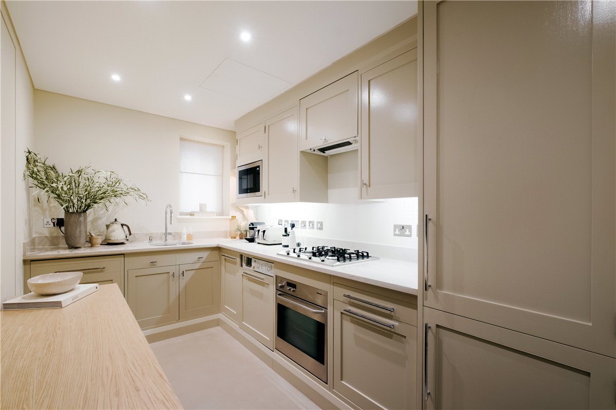2 bedroom Flat, Piccadilly, Mayfair, W1J - Available, Image 4