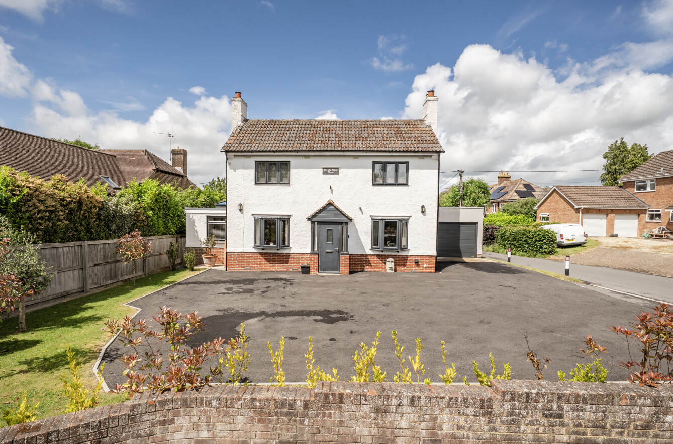 3 bedroom House, Main Road, Cherhill, SN11 - Available