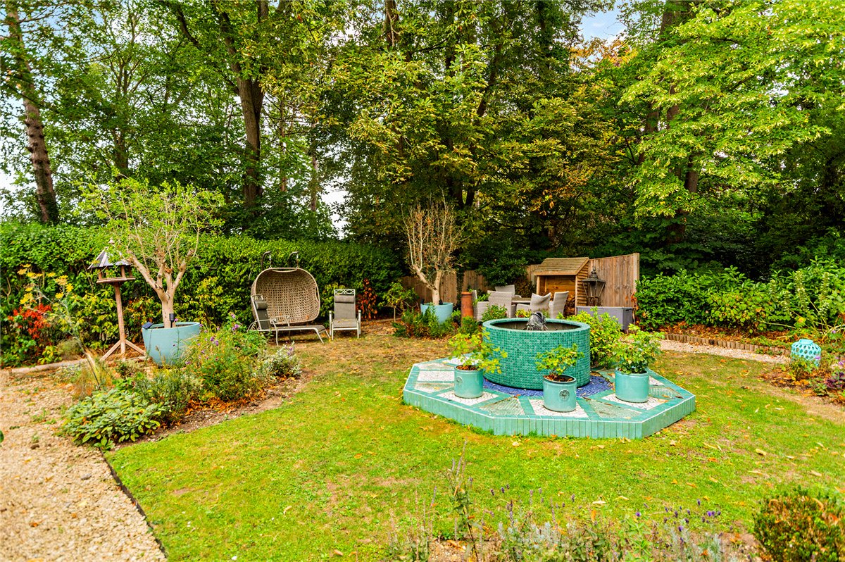 4 bedroom House, Oxford Road, Donnington, RG14 - Available, Image 23