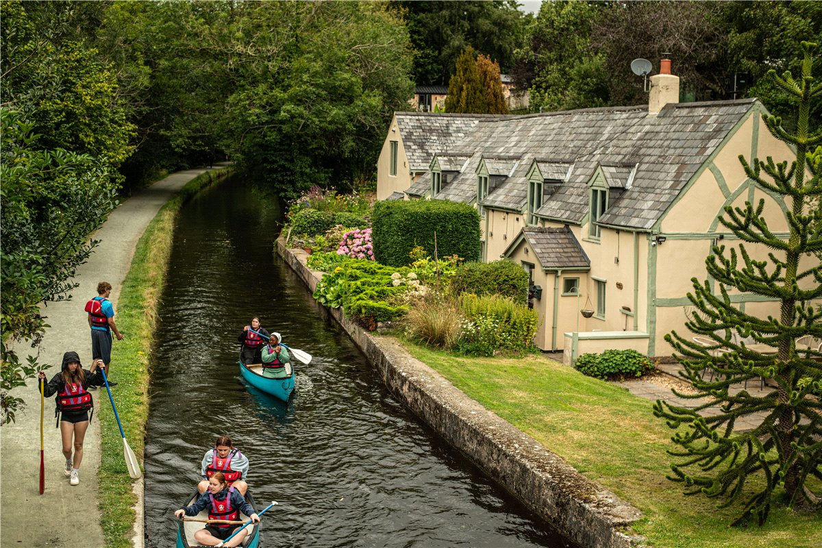 3 bedroom Cottage, Abbey Road, Llangollen, LL20 - Available, Image 1