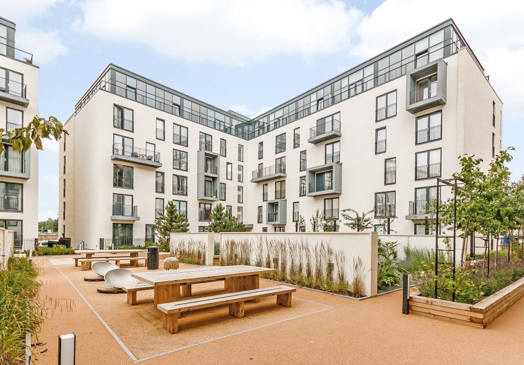 2 bedroom Flat, Midland Road, Bath, BA2 - 