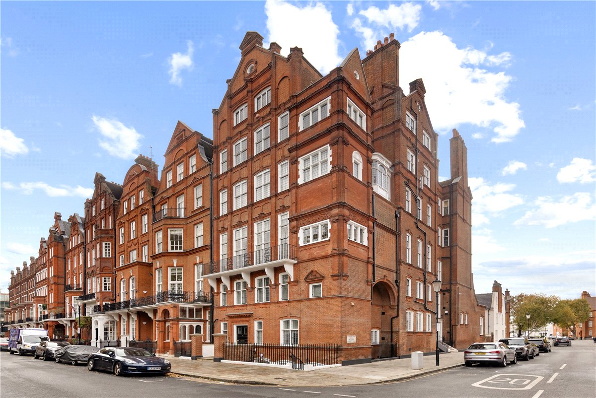 2 bedroom Flat, Cadogan Square, Chelsea, SW1X - Available, Image 1