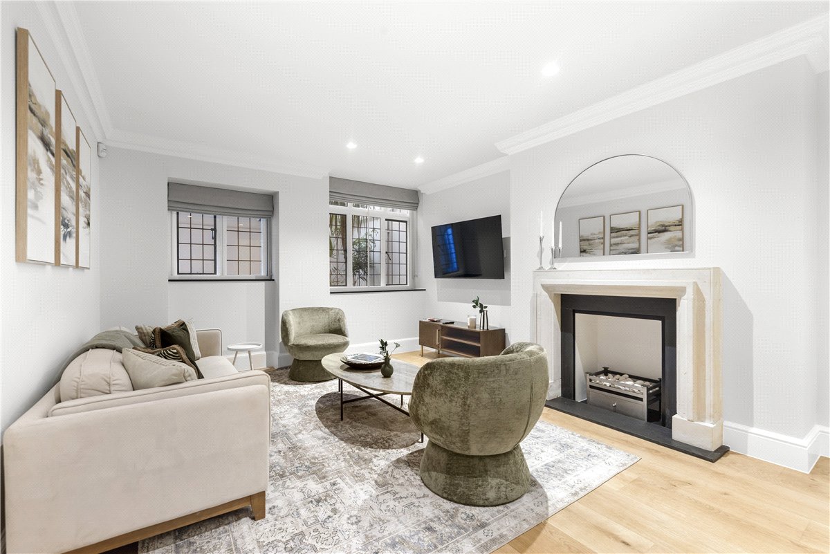 2 bedroom Flat, Cadogan Square, Chelsea, SW1X - Available