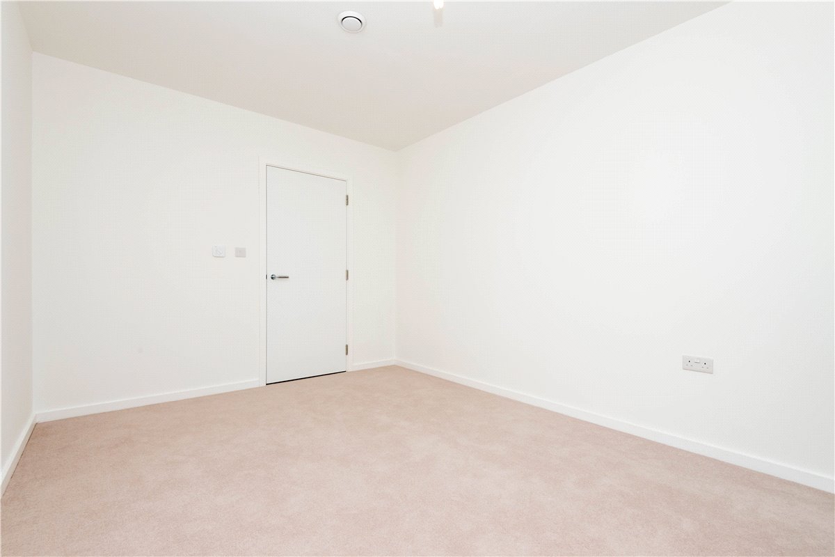 3 bedroom Flat, Heartwell Avenue, London, E16 - , Image 12