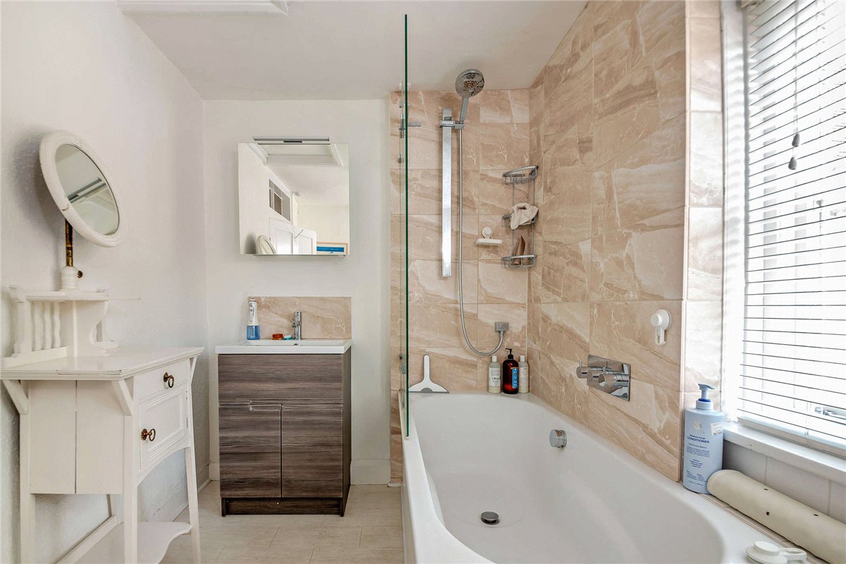 5 bedroom House, High Street, Hungerford, RG17 - Available, Image 15