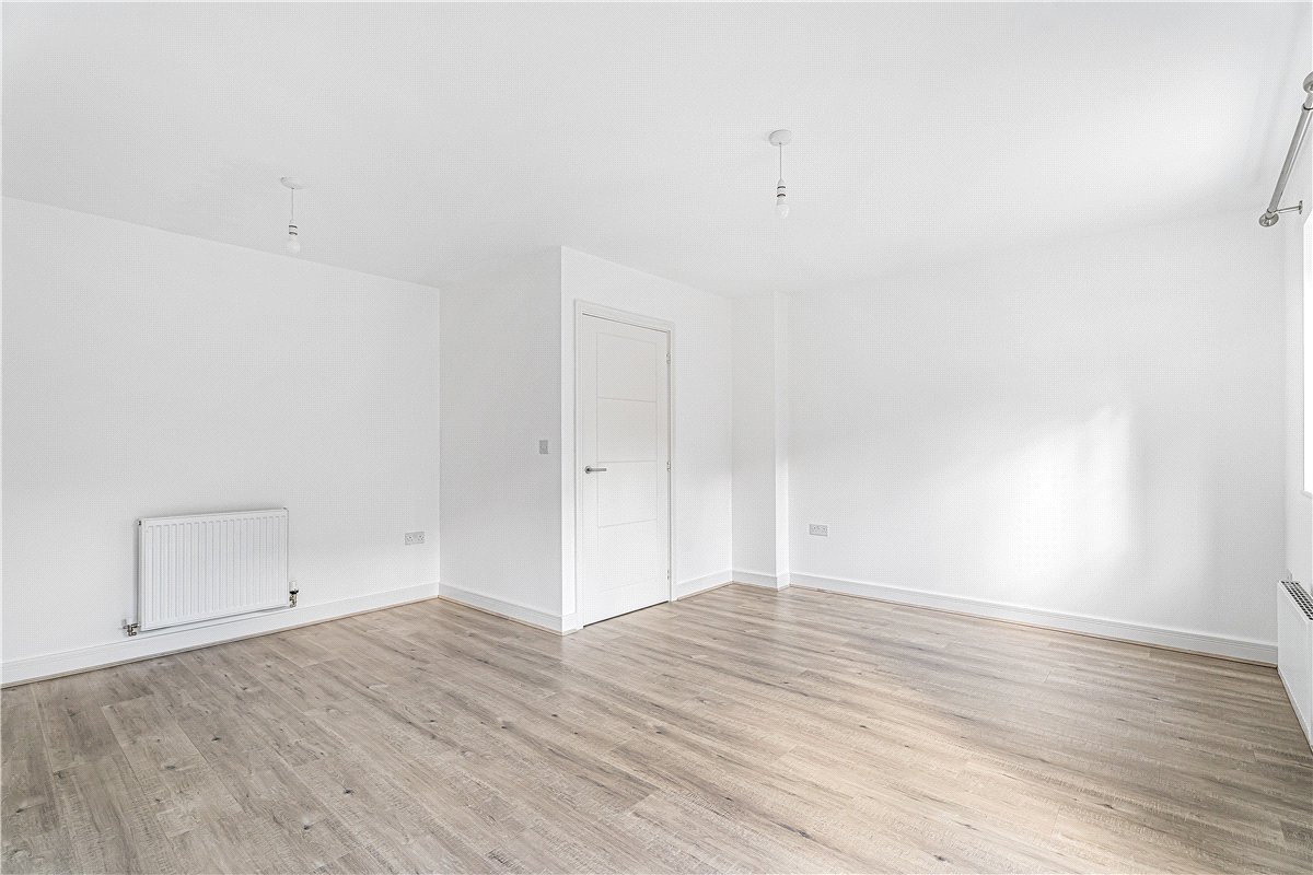 3 bedroom House, Dragonfly Crescent, Biddenham, MK40 - Available, Image 5