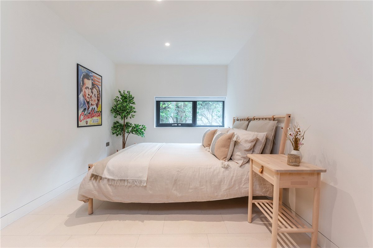 1 bedroom Flat, Oval Road, London, NW1 - Available, Image 2