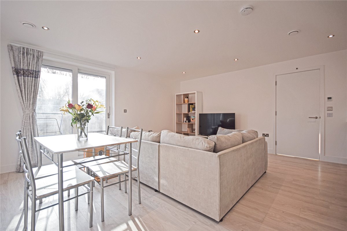 2 bedroom Flat, Scholars Court, Harrison Drive, CB2 - Let Agreed, Image 4