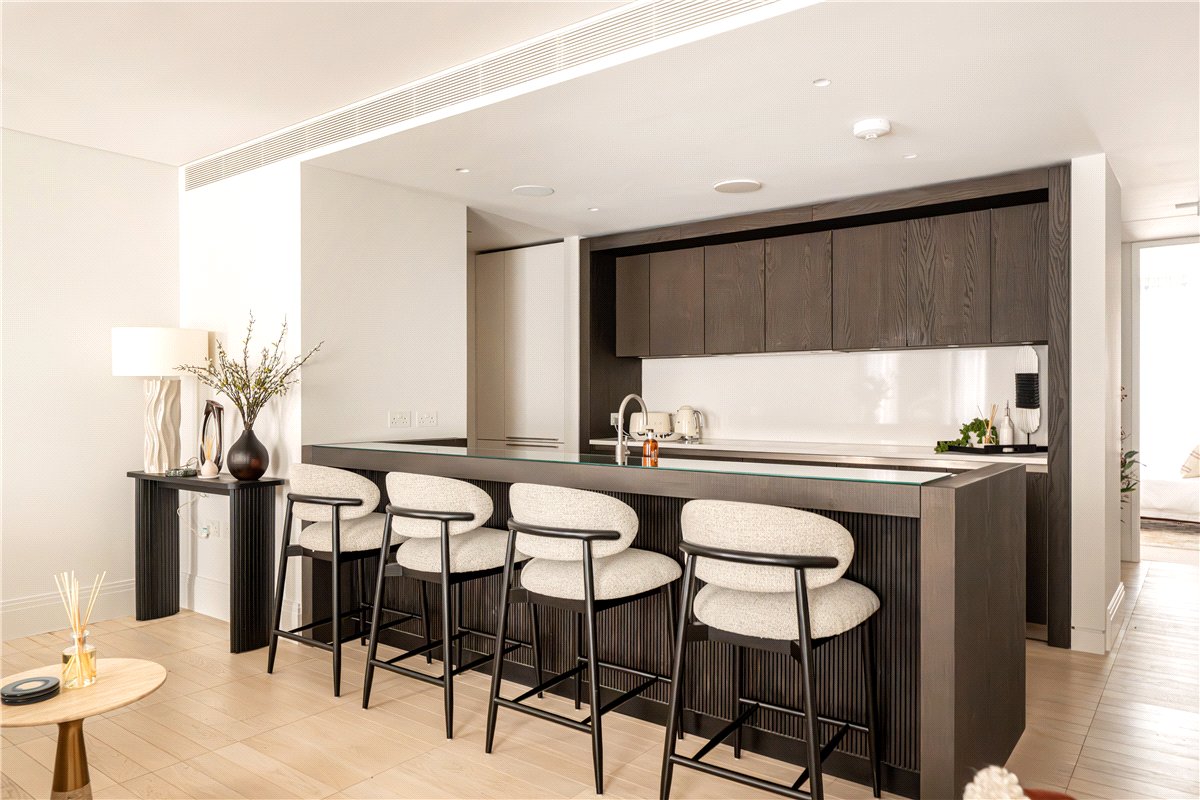 2 bedroom Flat, Cork Street, Mayfair, W1S - Available, Image 2