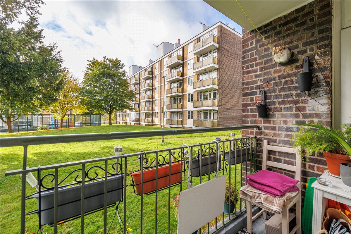 2 bedroom Flat, Winterfold Close, London, SW19 - Sold, Image 4