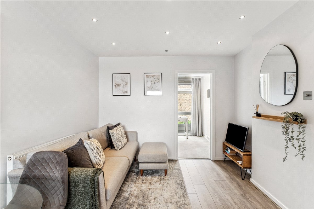 2 bedroom Flat, Bell Drive, London, SW18 - 