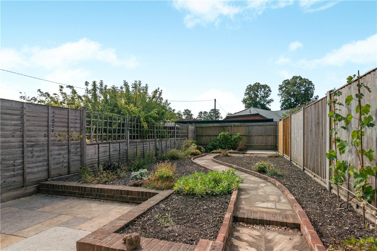 2 bedroom House, Park Lane, Twyford, SO21 - Available, Image 8