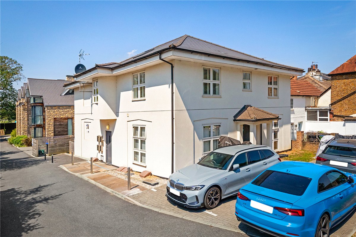 1 bedroom Flat, Ditton Grove, Esher, KT10 - Available