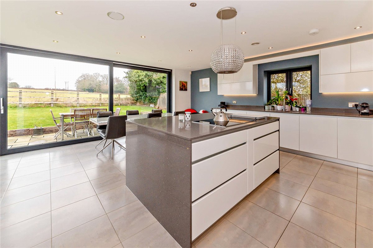 5 bedroom House, Enborne Street, Enborne, RG20 - Available, Image 3
