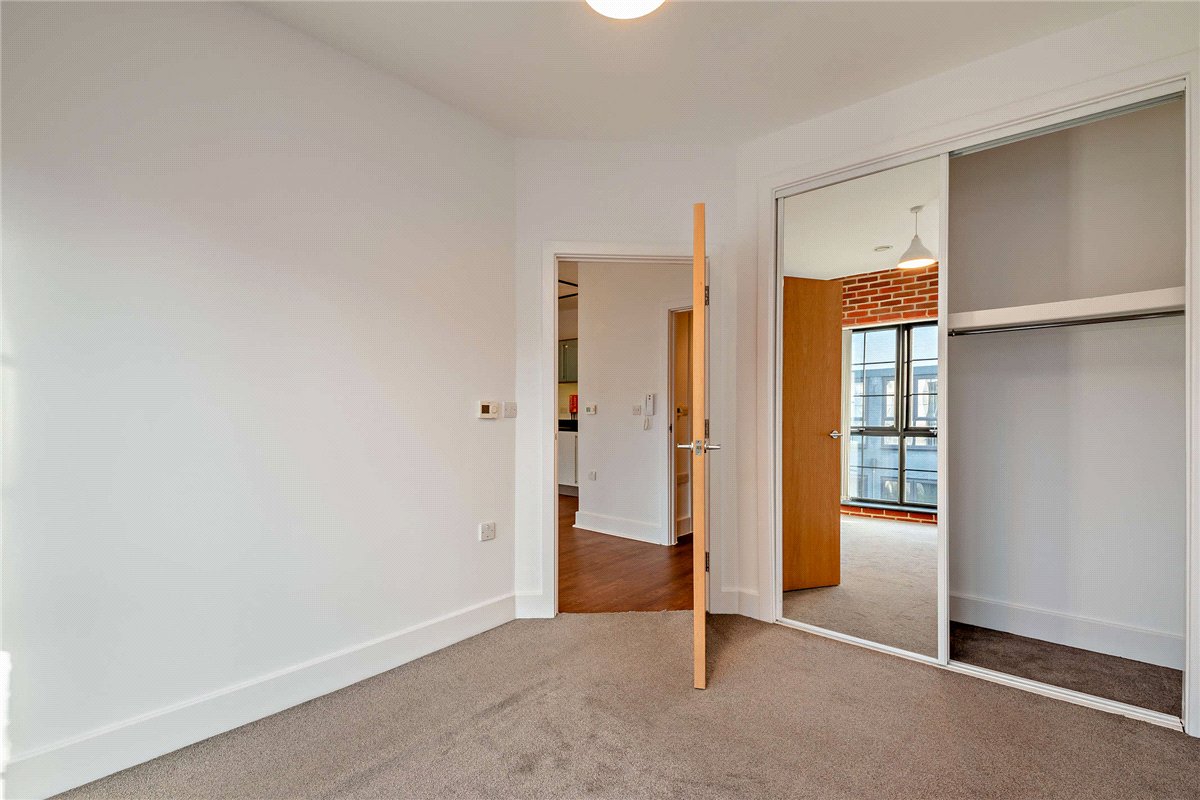 1 bedroom Flat, Kelvin Road, Newbury, RG14 - Sold STC, Image 5