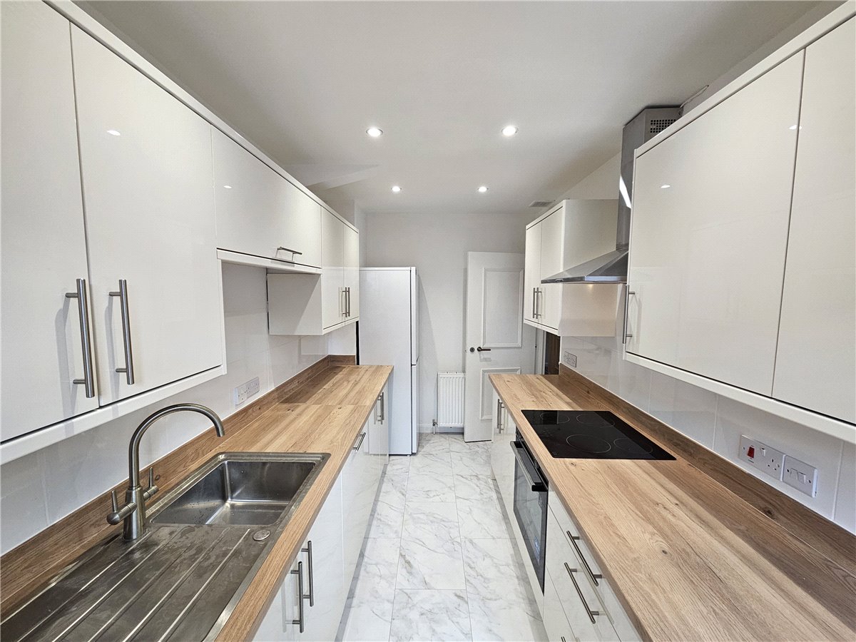 3 bedroom Flat, Caxton Court, Grove Street, BA2 - Let Agreed, Image 7