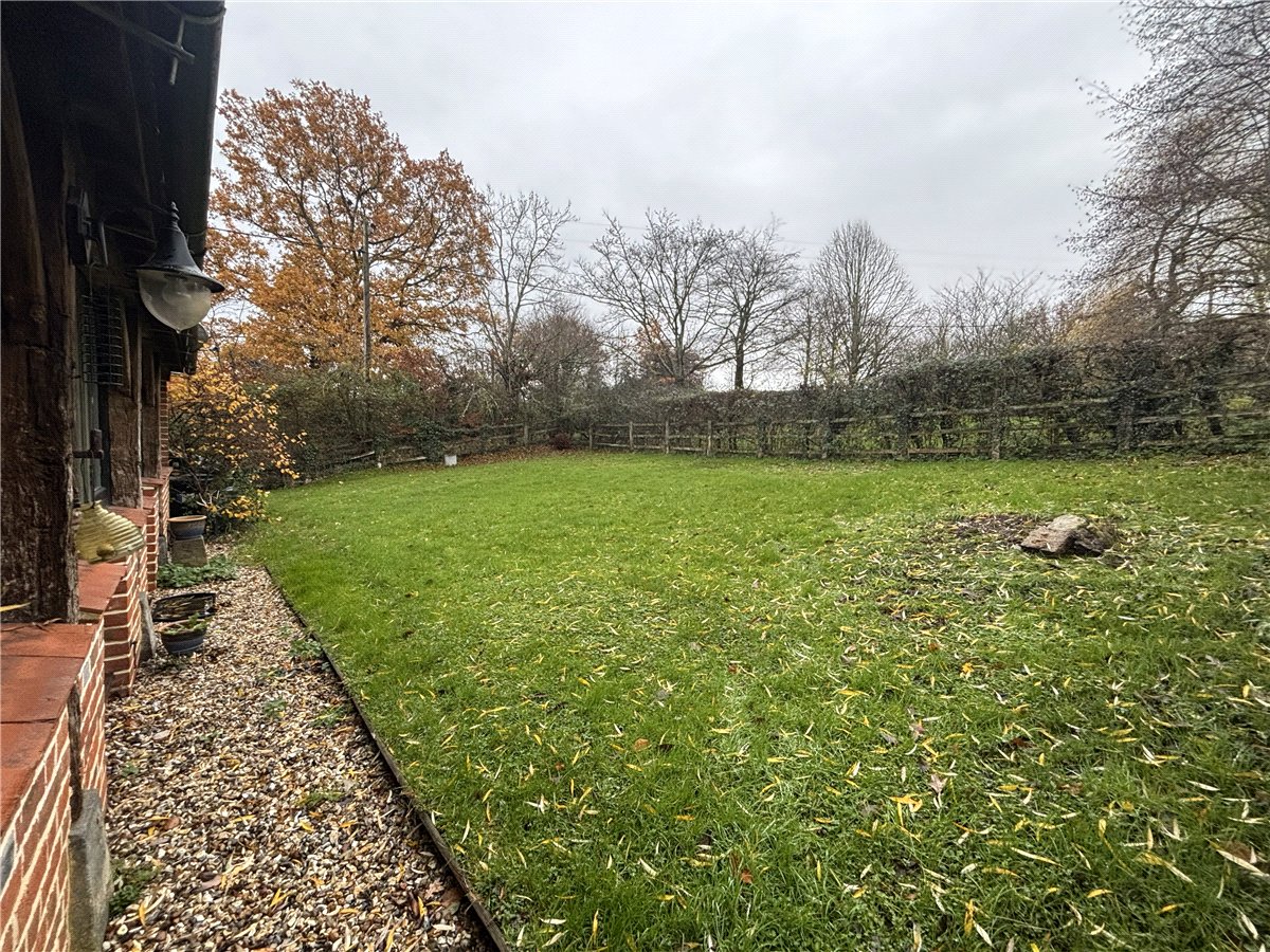 2 bedroom House, Hopgoods Green, Bucklebury, RG7 - Available, Image 2