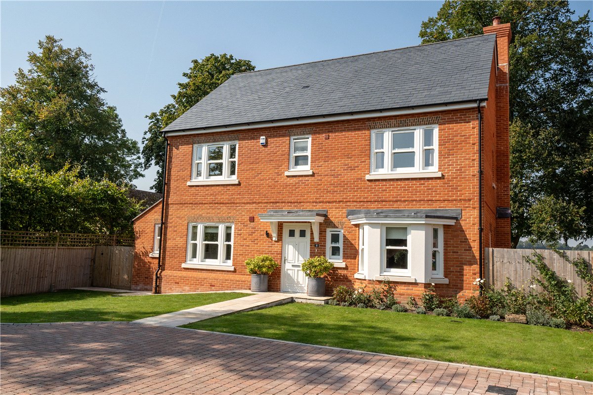 4 bedroom House, Houghton Farm Close, Houghton, SO20 - Available
