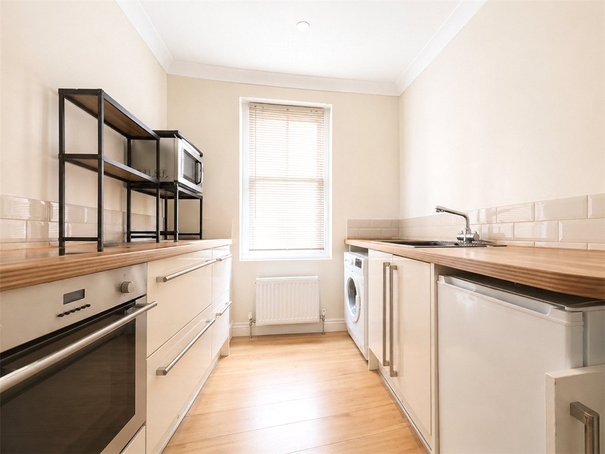 2 bedroom Maisonette, Andover Road, Winchester, SO23 - Let Agreed, Image 1