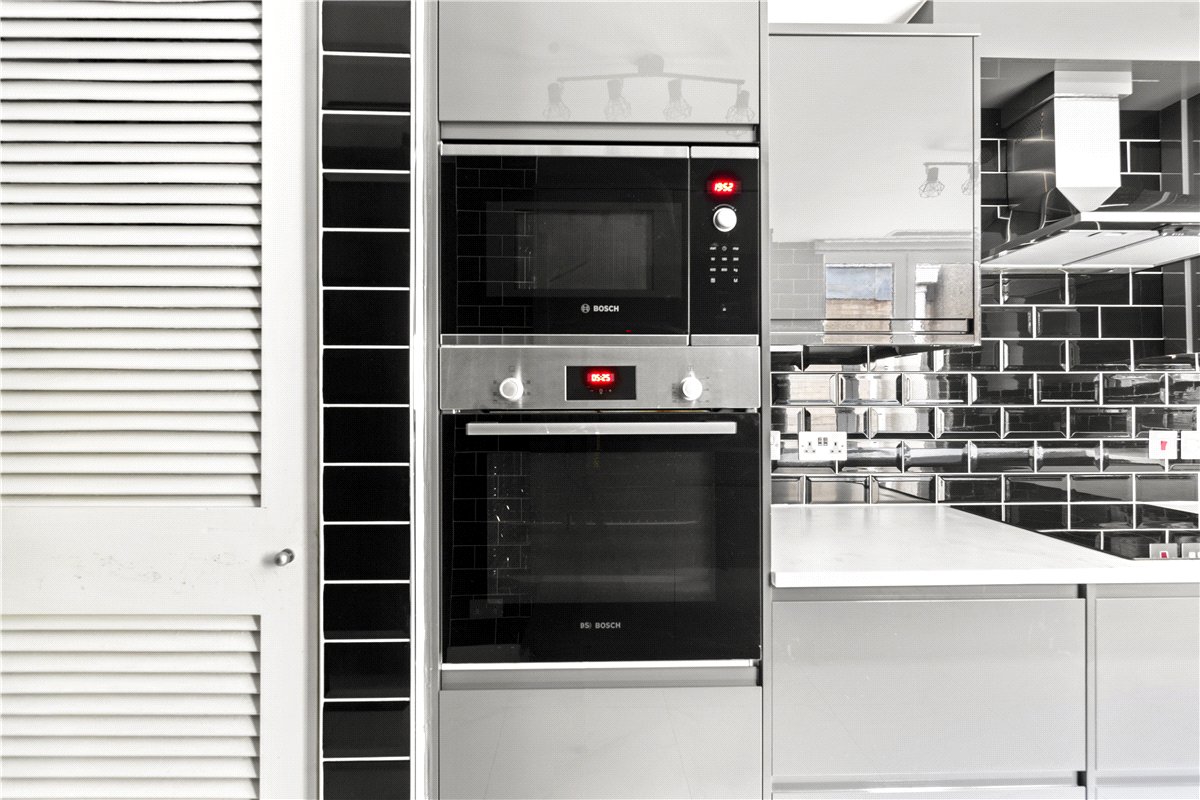 3 bedroom Flat, Porchester Gate, Bayswater Road, W2 - Available, Image 11