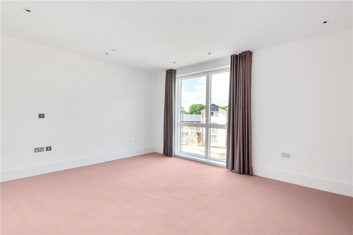 3 bedroom Flat, Granville Court, Granville Road, BA1 - , Image 2